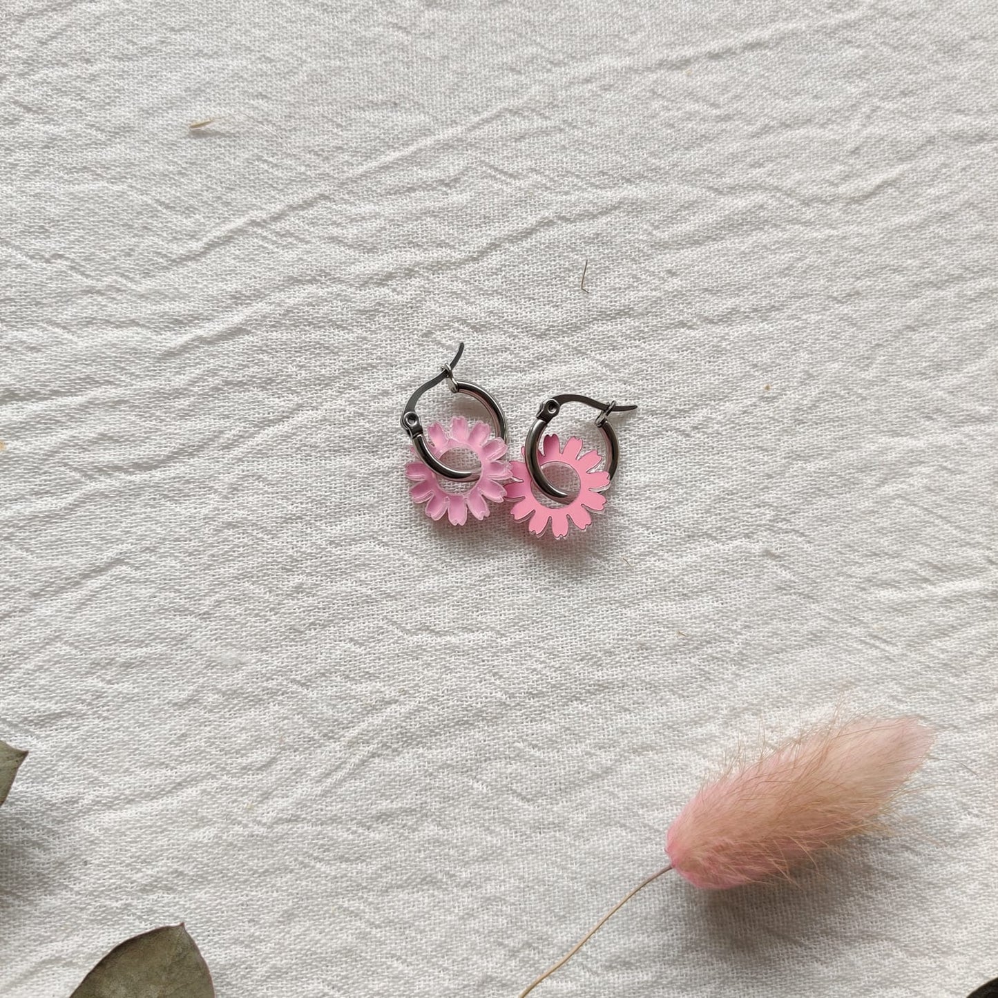 Aros con flor rosa