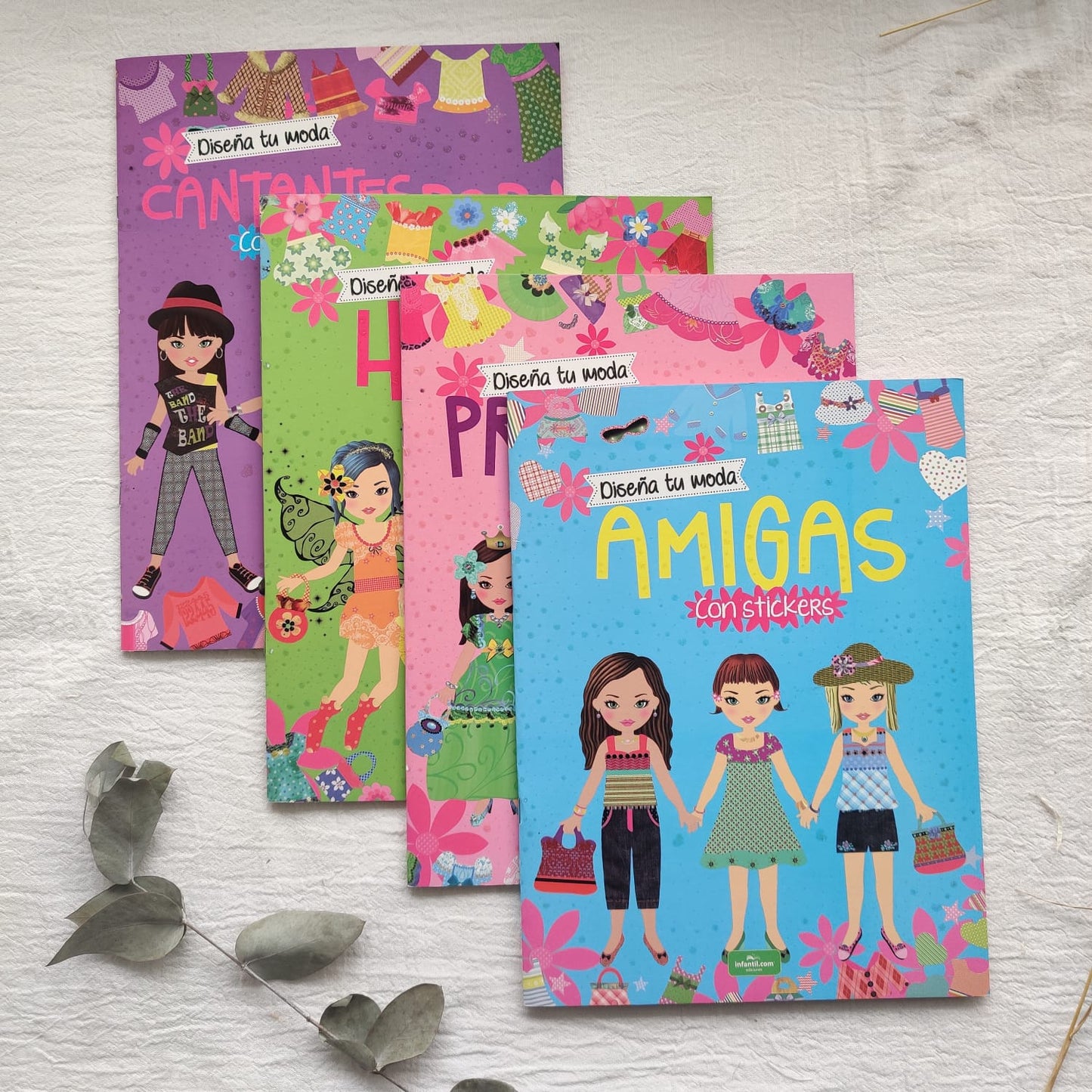 Libro pequeñas princesas stickers. Precio por unidad